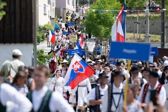 Bund und zwei Länder sichern Förderung für Sorben - Der Bund und die Länder Brandenburg und Sachsen unterstützen auch in den kommenden Jahren Brauchtum und Kultur in der Lausitz. (Archivbild) 