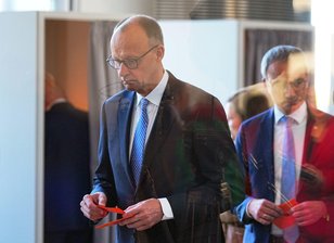 Merz ist im ersten Wahlgang durchgefallen. 