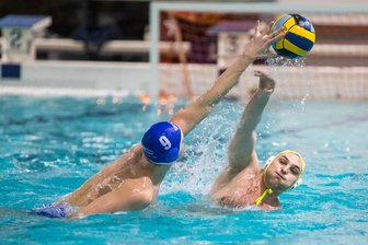 Bundesliga-Wasserballer des SVV Plauen zeigen Comeback-Qualitäten - Tamas Korpasci (rechts) machte am Samstagabend in München den Deckel für den SVV Plauen drauf.