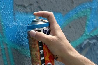 Bundespolizei sucht Graffiti-Sprayer per Hubschrauber -