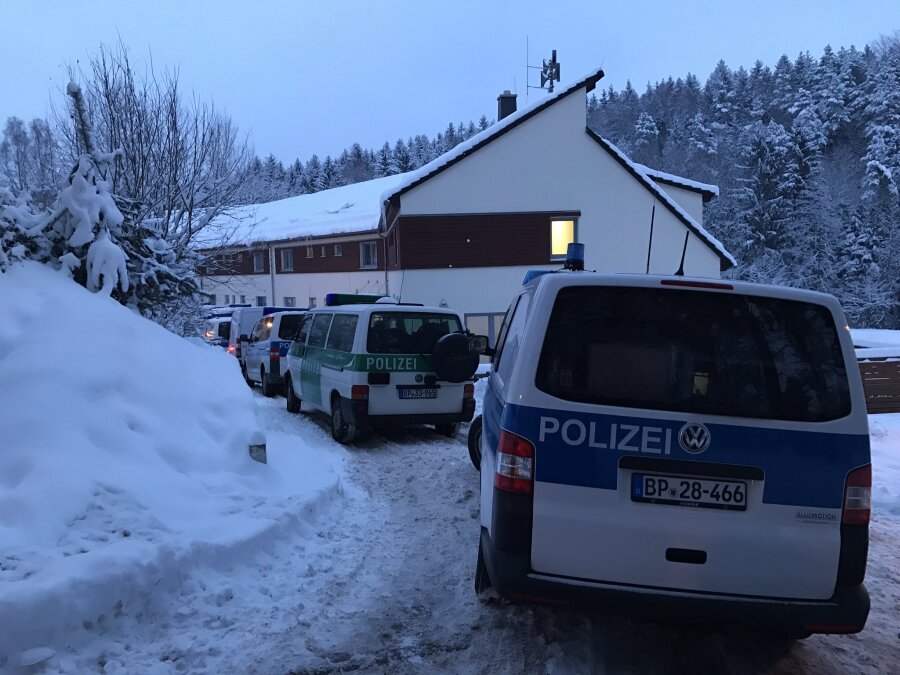 Bundespolizei zerschlägt internationale Diebesbande - Einsatz am Mittwochfrüh in der Asylbewerberunterkunft in Striegistal.