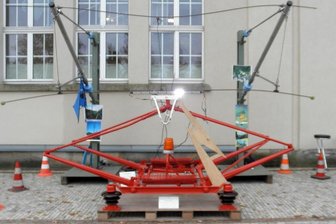Bundespolizeiinspektion Chemnitz klärt an Schulen über Gefahren des Bahnstroms auf - Das Bahnstrommodell im Einsatz an einer Schule.