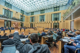 Bundesrat macht Weg frei für mehr Rente und Apothekenreform - Der Bundesrat arbeitete vor dem Wochenende eine lange Tagesordnung ab. 