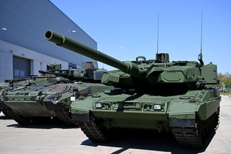 Bundesregierung will bei Panzerbauer KNDS einsteigen - Der deutsche Staat beteiligt sich am Panzerbauer KNDS. (Archivbild)