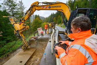 Bundesstraße bekommt Pfahl-Korsett - 