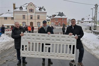 Bundesstraße 169 in Stützengrün ab Mittwoch wieder gesperrt - Verkehrsfreigabe der B 169 Ende November: Frank Kippig, Wolfgang Leonhardt und Volkmar Viehweg (v. l.).