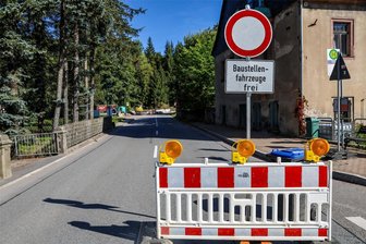 Bundesstraße 283 im Erzgebirge gesperrt: 15 Kilometer Umleitung für 300-Meter-Baustelle - Seit Montag voll gesperrt: die Bundesstraße 283 im Ortsteil Wolfsgrün. Für die nächsten Wochen ist die viel befahrene Straße in Eibenstock dicht.