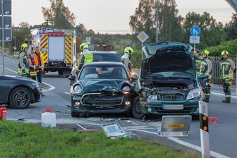 Bundesstraße-Kreuzung in Gersdorf nach schwerem Unfall gesperrt - In Gersdorf ist eine Kreuzung an der B 180 nach einem Unfall gesperrt worden.