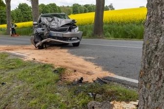 Bundesstraße nach Unfall gesperrt - Auf der B 101 in Richtung Annaberg krachte es am Freitag.