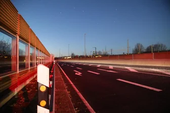 Bundesstraße zwischen Niederwiesa und Flöha wegen Eisglätte gesperrt - Die Bundesstraße B173n zwischen Niederwiesa und Flöha war am Sonntagabend wegen Eisglätte gesperrt.