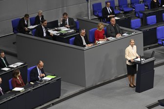 Bundestag beschließt strengere Verhaltensregeln - Eine Debatte im Deutschen Bundestag. Die Abgeordneten sollen künftig respektvoller miteinander umgehen.