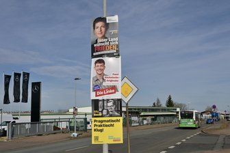 Bundestagswahl: Was im Altkreis Stollberg auffällt - Wahlplakate im Stollberger Gewerbegebiet. Die Region gehört, anders als der Großteil des Erzgebirgskreises, zum Wahlkreis Chemnitzer Umland - Erzgebirgskreis II.