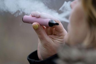 Bundesumweltminister kündigt Verbot von Einweg-Vapes an - Die Konferenz der Umweltministerinnen und Umweltminister der Länder beschäftigt sich mit Einweg-E-Zigaretten. (Archivbild)