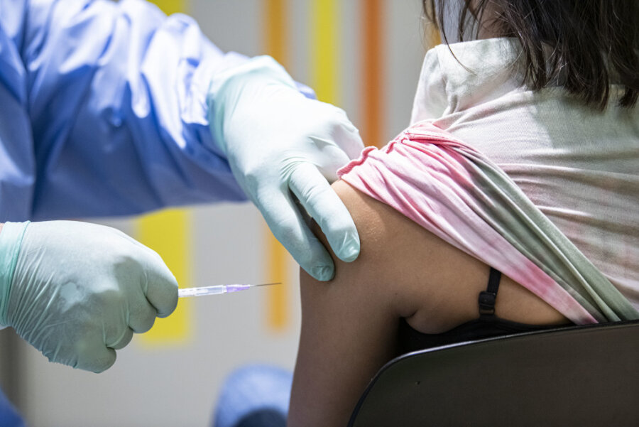 Bundesverfassungsgericht lehnt Eilantrag gegen Pflege-Impfpflicht ab - 