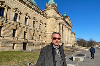 Bundesverwaltungsgericht: Planung für Ortsumfahrung Flöha ist überwiegend rechtmäßig - Der Flöhaer Oberbürgermeister Volker Holuscha vor dem Bundesverwaltungsgericht in Leipzig. Er begrüßt die Entscheidung der Bundesrichter.