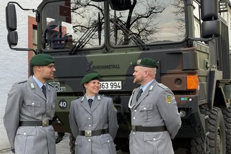 Bundeswehr-Gelöbnis in Marienberg: Warum junge Soldaten gerade jetzt Verantwortung übernehmen - Die Panzergrenadiere Norman, Julia-Marie und Robert (v. l.) haben sich freiwillig für den Dienst in der Bundeswehr entschieden.