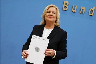 Bundeswehr: Noch kein Cent bei Truppe angekommen - Eva Högl - Wehrbeauftragte