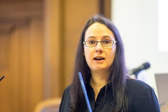 Bundeswehr-Werbeverbot in Chemnitz? BSW kündigt eigenen Vorstoß an - Jeannette Wilfer, Fraktionsvorsitzende der BSW, im Chemnitzer Stadtrat.