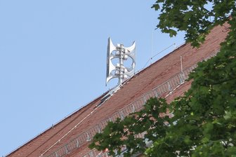 Bundesweiter Warntag steht bevor: Wie viele Sirenen in Chemnitz anspringen - Sirenen, wie auf der Comenius-Grundschule in Altchemnitz, werden am 11. September getestet.