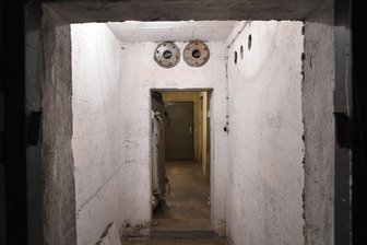 Bunkeranlagen: Wie gut ist Chemnitz nach über zwei Jahren Zeitenwende auf einen Krieg vorbereitet? - Unter einem Häuserblock am Rosenhof gibt es noch eine Bunkeranlage. Sie zählt zu den größten in der Stadt.