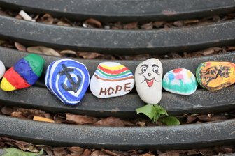 Bunte Steine sollen auch in Zwickau aneinandergelegt werden.
