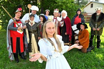 Burg der Märchen an der Talsperre mit Harry Potter: Das müssen Besucher in Kriebstein beachten - Was wäre ein Märchenfest ohne Prinzessin? Zum Hofstaat von König Frank I. gehört auch die zwölfjährige Marta Thümer aus Oederan. Sie ist am Wochenende in Kriebstein zum dritten Mal in ihrer Traumrolle zu erleben.