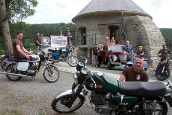 Burgruine Elsterberg am Samstag Kulisse für das 10. Ruinenhupen - Historische Krafträder, aber auch solche aus neuester Produktion bevölkern am Samstag die Elsterberger Burgruine.