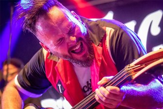 Burgstädt feiert noch bis Sonntag und darüber hinaus – Party, Kultur, Rummel und vieles mehr - Die Partyband Big Fat Shakin spielte am Freitagabend zurn Eröffnung des Stadtfests