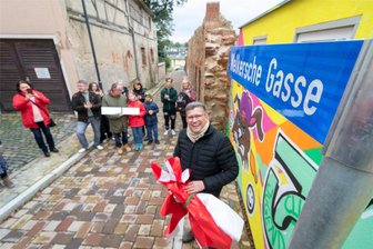 Burgstädt: Historisches Gelände des Welkerschen Guts nun auch offiziell über eine Straße erreichbar - Bürgermeister Lars Naumann hat am Samstag im Rahmen des Burgstädter Stadtfests die Welkersche Gasse eingeweiht.