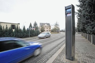 Burgstädt nimmt im Vergleich zum Vorjahr doppelt so viel Geld durch stationäre Blitzer ein - Seit zehn Jahren steht der stationäre Blitzer an der Goethestraße in Burgstädt. Mittlerweile haben sich viele Autofahrer daran gewöhnt und halten die vorgeschriebenen 50 Kilometer pro Stunde dort ein. 