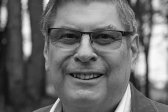 Burgstädt verabschiedet Altbürgermeister Lothar Naumann mit emotionaler Gedenkminute - Gedenkminute für Burgstädts Altbürgermeister Lothar Naumann im Stadtrat.