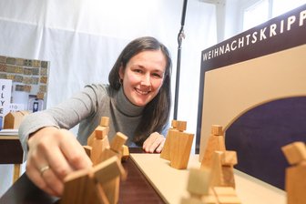 Burgstädterin interpretiert die Krippe neu: „Keine Angst, die heilige Familie spielt die Hauptrolle“ - Designerin Elisabeth Schubert aus Burgstädt hat das weihnachtliche Krippenmotiv neu interpretiert.