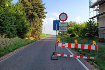 Die Straße zwischen Falkenhain und Ringethal ist voll gesperrt. Anlieger dürfen trotzdem durchfahren.