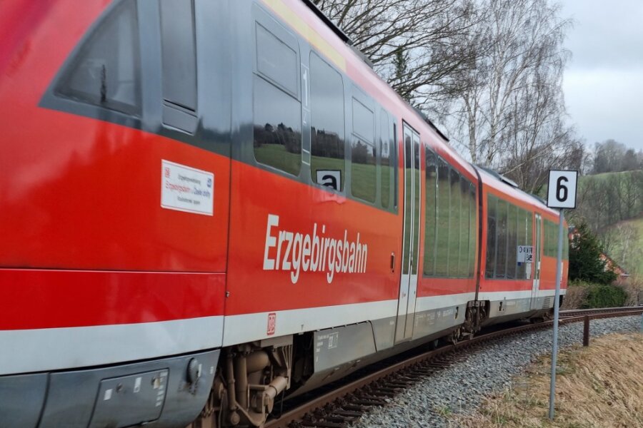 Bus und Bahn: Ab Samstag wird's im Erzgebirge teurer - Die Erzgebirgsbahn gehört zum Verkehrsverbund Mittelsachsen.