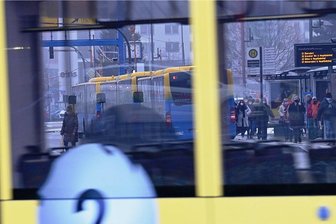 Bus und Bahn fahren in Chemnitz ab Montag wieder im Zehn-Minuten-Takt - Wegen Personalengpässen infolge der Corona-Pandemie gelten in Chemnitz seit Monaten ausgedünnte Fahrpläne bei Bus und Bahn. Nach einer ersten Verdichtung in den Hauptverkehrszeiten kehrt die CVAG nun tagsüber vollständig wieder zum Normalfahrplan zurück. 