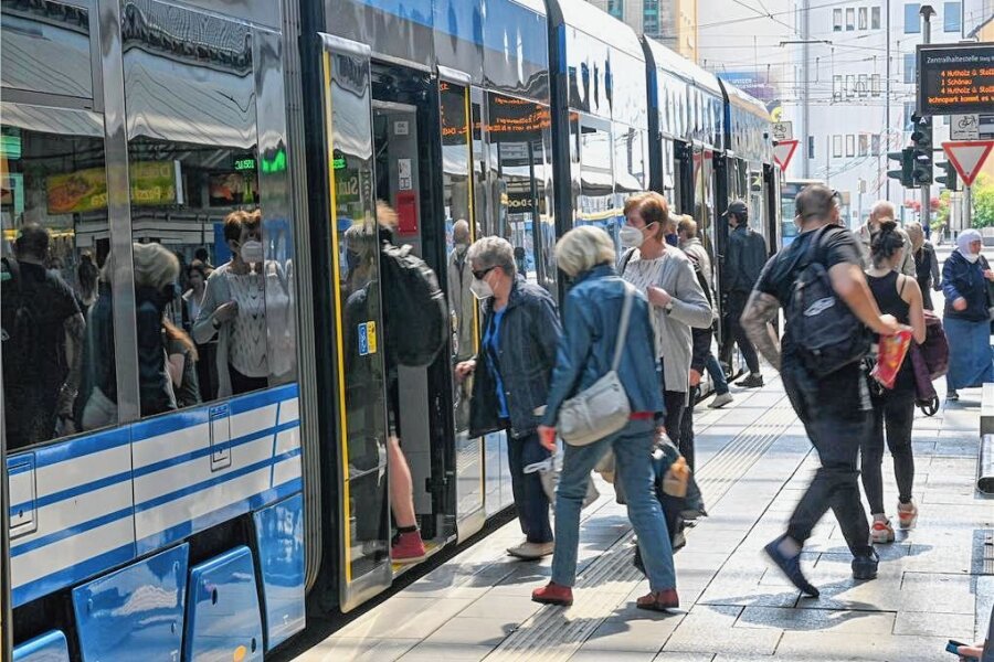 Bus und Bahn: Fahrkarten bei der CVAG in Chemnitz ab April deutlich teurer - Chemnitzer CVAG-Kunden zahlen bald mehr für ihre Fahrkarten. 