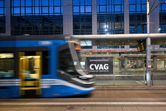 Bus- und Bahnfahren in Chemnitz ab heute teurer – wie lang gelten alte Fahrkarten noch? - Ab 1. April steigen bei CVAG und VMS die Ticketpreise.
