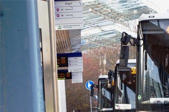 Busfahrplan: Wechsel im Vogtland auf Februar 2022 verschoben - Der für 12. Dezember im Vogtland geplante Wechsel des Busfahrplans muss verschoben werden. Er erfolgt erst im Februar. Der neue Zugfahrplan tritt wie vorgesehen im Dezember in Kraft.