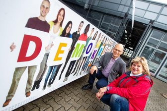 Busse rollen für die Demokratie - 