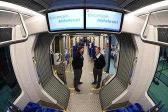 Busse und Bahnen in Chemnitz ab Dezember mit Fahrgast-TV - Auf den Monitoren der CVAG werden in Zukunft nicht nur Haltestellen-Informationen angeboten werden.
