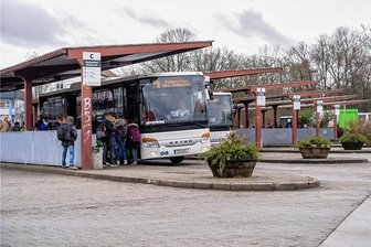 Busverkehr im Vogtland: Landkreis erwägt Übernahme - Wird der Busverkehr im Vogtland neu geregelt, indem der Landkreis das einst privatisierte Unternehmen zurückkauft?