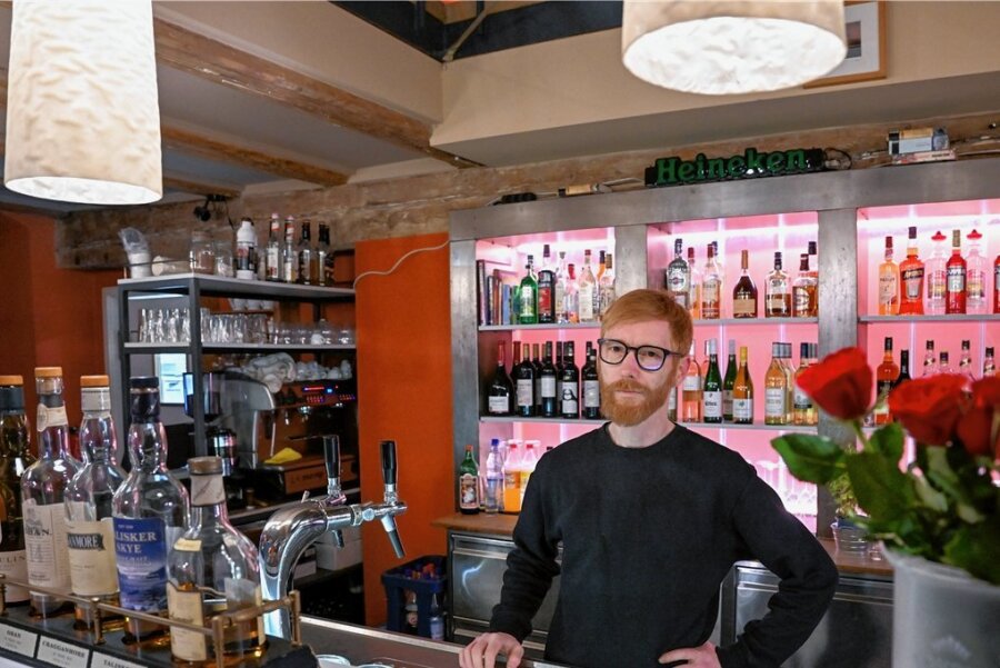 Café Ankh in Chemnitz schließt: Inhaber nimmt Abschied von einer Institution - Carsten Schreiber ist nur noch selten im Ankh anzutreffen. Schon seit Februar hat er einen anderen Job als Angestellter. Die Arbeit an den Abenden im Lokal passe nicht mehr zu seinem Privatleben, sagt er.