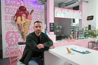 Café-Betreiber über Spielplatz-Baustelle in Chemnitz: „Ist für uns eine Katastrophe“ - Felix Adler betreibt seit einigen Monaten auf dem Kaßberg sein Eisgeschäft.
