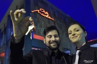 Café Moskau ist wieder offen - Michél Horváth und Julie Heidel eröffnen stolz das traditionsreiche Café Moskau, nachdem es monatelang geschlossen war.