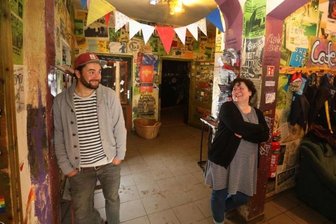 Café Taktlos seit 30 Jahren in Glauchau - Sozialarbeiter Tobias Winkler und die Chefin des Glauchauer Jugendtreffs, Sabine Feustel, organisieren die Jugendarbeit im Café Taktlos.