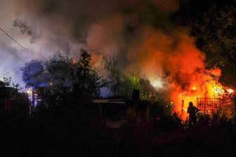Callenberg: Gartenlaube brennt vollständig ab - In Callenberg brannte am Samstagmorgen eine Gartenlaube ab.