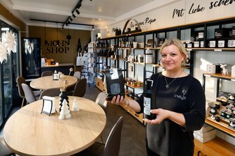 Callenberger Mohnshop ist umgezogen und setzt auf Kontraste - Kristin Stiegler in ihrem neuen Mohnshop in Callenberg.