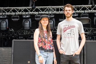 Campusfestival: Studenten rocken Mittweidaer Campus - Marie-Luise Frauenstein (l.) leitet den Bereich Kommunikation für das Campusfestival, das Felix Teupe als Producer betreut. Für die beiden Studenten ist es das erste, an dem sie mitwirken und das stattfinden kann.
