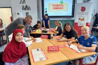 Cannabis-Spiel soll Schüler vom Kiffen abhalten - Cannabis-Rollenspiel: Die siebte Klasse des Magdeburger Editha-Gymnasiums hat schon gespielt, sächsische Schüler sollen es jetzt auch tun.