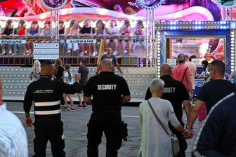 Cannabis- und Messerverbot: Darauf müssen sich Besucher des Parkfestes in Hainichen einstellen - Wei schon in den Vorjahren sorgt ein Security-Team für Sicherheit beim Parkfest.